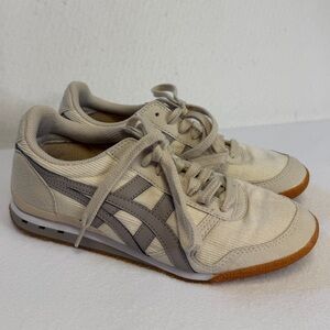 Onitsuka Tiger Ultimate 81 Sneakers in beige/grey